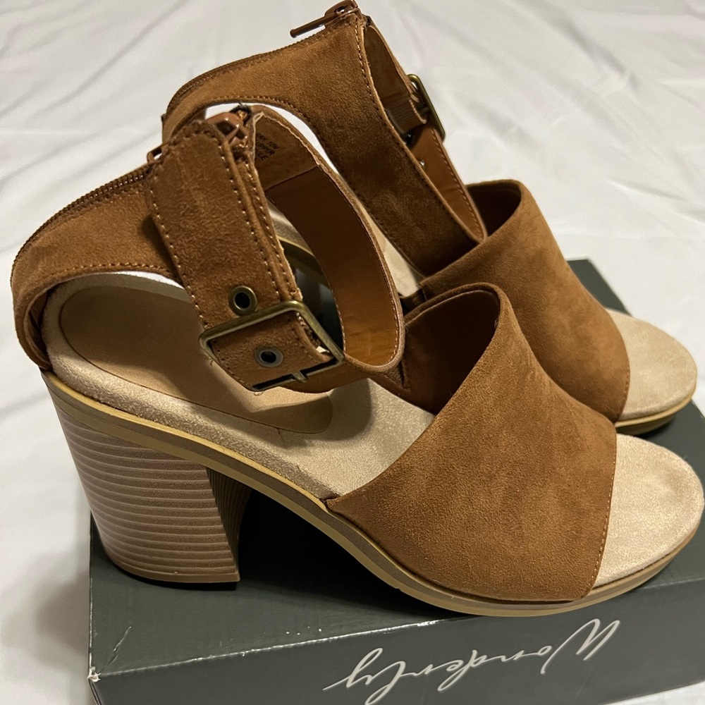 New Wonderly Stacked Heel 9.5